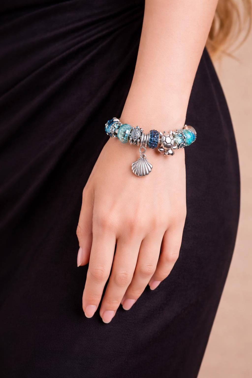 Minimalist Seashell Starfish Bracelet, Ocean Charm Jewelry, Personalized Gift for Women, Elegant Beach Style