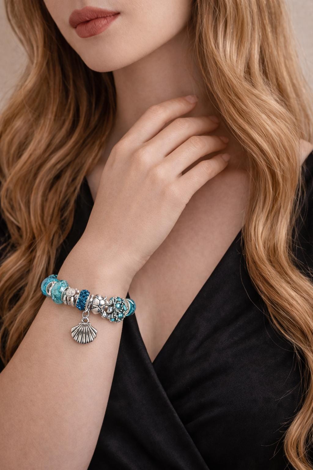 Minimalist Seashell Starfish Bracelet, Ocean Charm Jewelry, Personalized Gift for Women, Elegant Beach Style